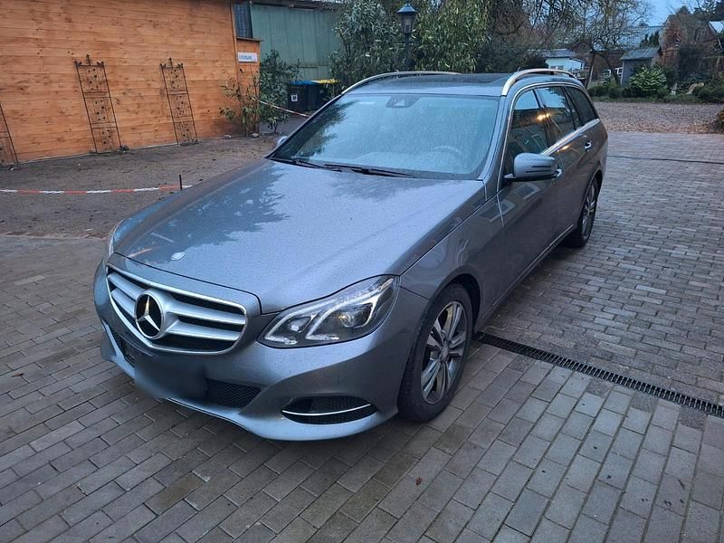 Gebraucht Mercedes E220 Avantgarde 170 PS (125 kW) 2016 Grau Kombi
