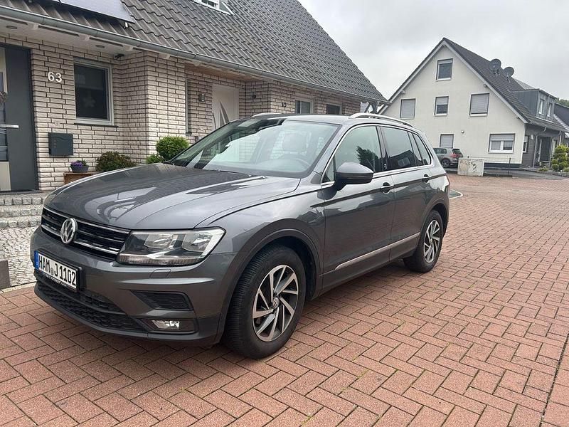 Grau Gebraucht 2017 VW Tiguan Comfortline SUV | 18.999 € (Fairer Preis) - Bild 1/4