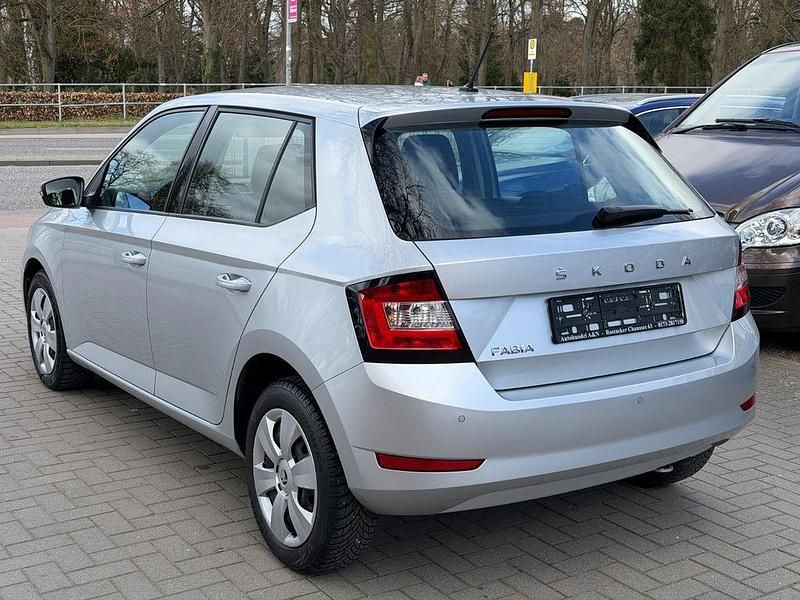 Gebraucht Skoda Fabia Active 60 PS (44 kW) 2020 Silber Limousine