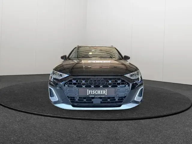 Gebraucht Audi A3 Ambiente 150 PS (110 kW) 2025 Schwarz Limousine