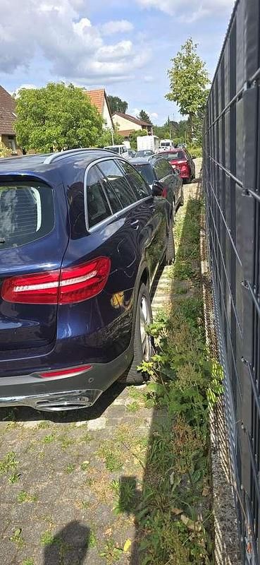 Blau Gebraucht 2018 Mercedes GLC220 SUV | 27.700 € (Superpreis) - Bild 1/4