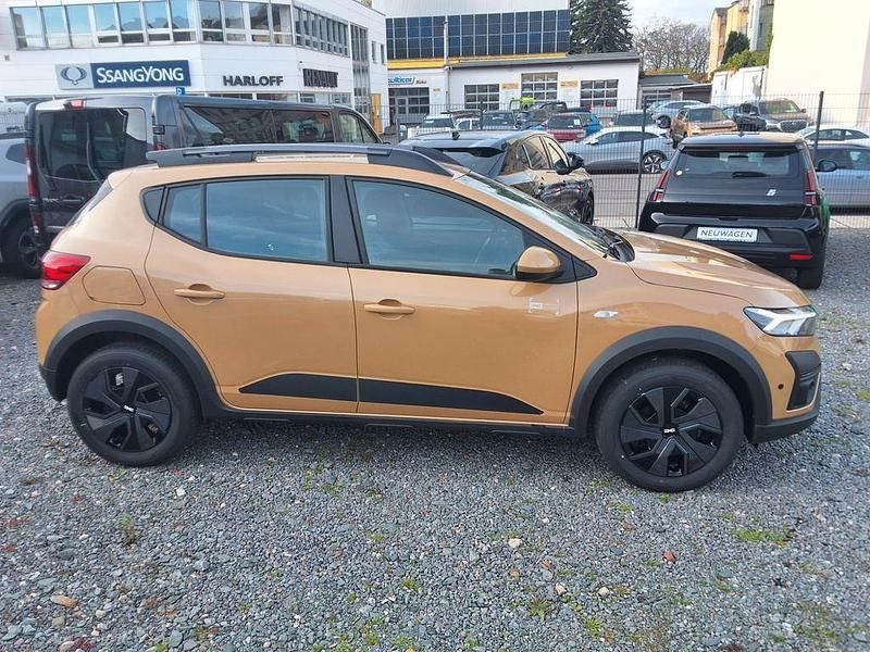 Neu Dacia Sandero Expression 101 PS (74 kW) 2025 Blau SUV