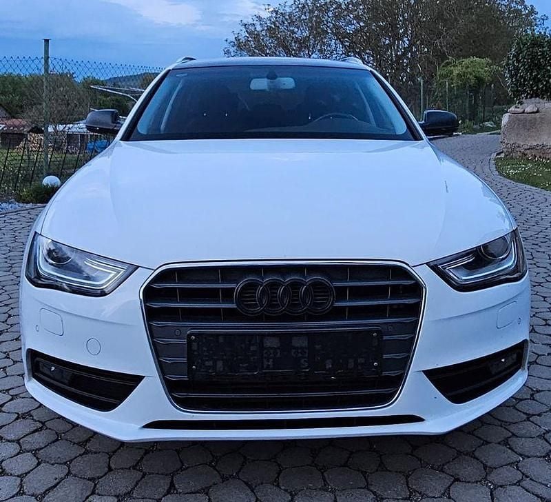 Weiß Gebraucht 2015 Audi A4 Ambiente Kombi | 10.790 € (Guter Preis) - Bild 1/4