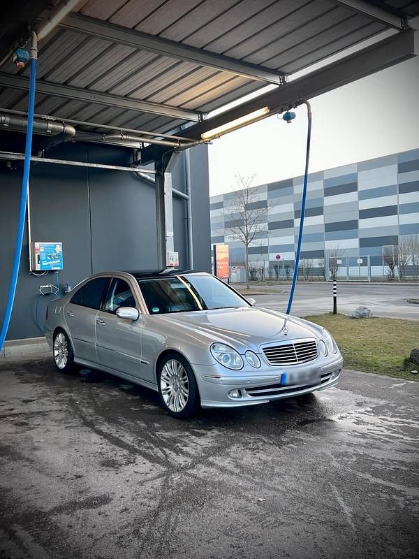 Gebraucht Mercedes E200 163 PS (119 kW) 2005 Silber Limousine