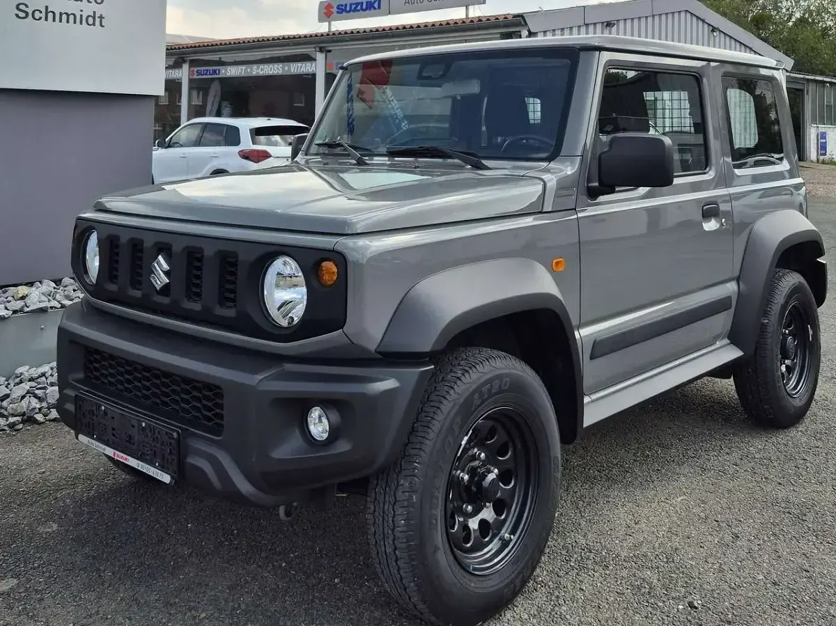 Gebraucht Suzuki Jimny Comfort 102 PS (75 kW) 2023 Grau SUV