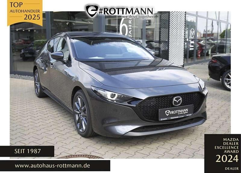 Grau (machine gray metallic) Neu 2025 Mazda 3 Center-Line Limousine | 28.770 € - Bild 1/4