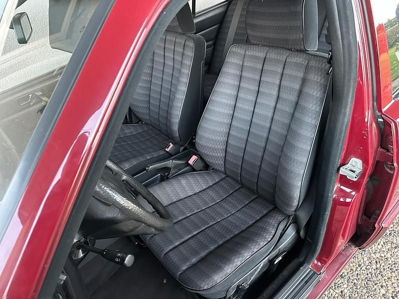 Gebraucht Mercedes 190 1991 Rot Limousine