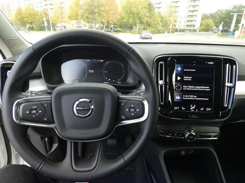 Gebraucht Volvo XC40 R-Design 192 PS (141 kW) 2021 Crystal white pearl (weiß) SUV