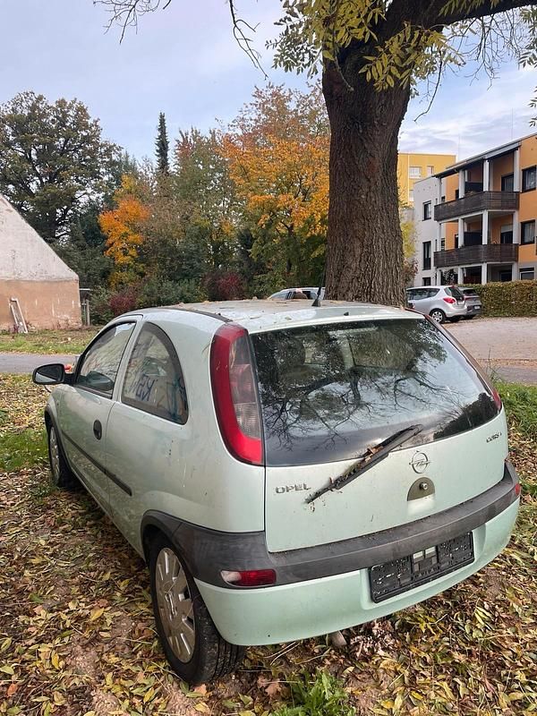 Używany Opel Corsa 58 KM (42 kW) 2002 Zielony Hatchback