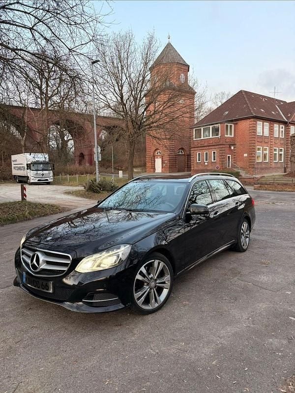Gebraucht Mercedes E350 258 PS (189 kW) 2015 Schwarz Limousine