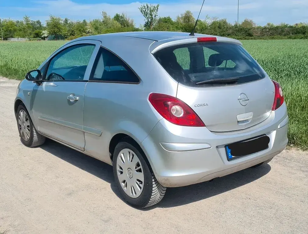 Używany Opel Corsa Edition 80 KM (58 kW) 2007 Szary Hatchback