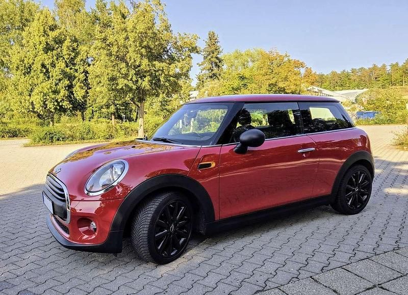 Rot Gebraucht 2018 Mini ONE Kleinwagen | 11.300 € (Guter Preis) - Bild 1/4
