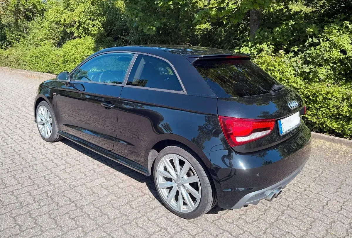 Używany Audi A1 S-Line 125 KM (91 kW) 2017 Czarny Hatchback