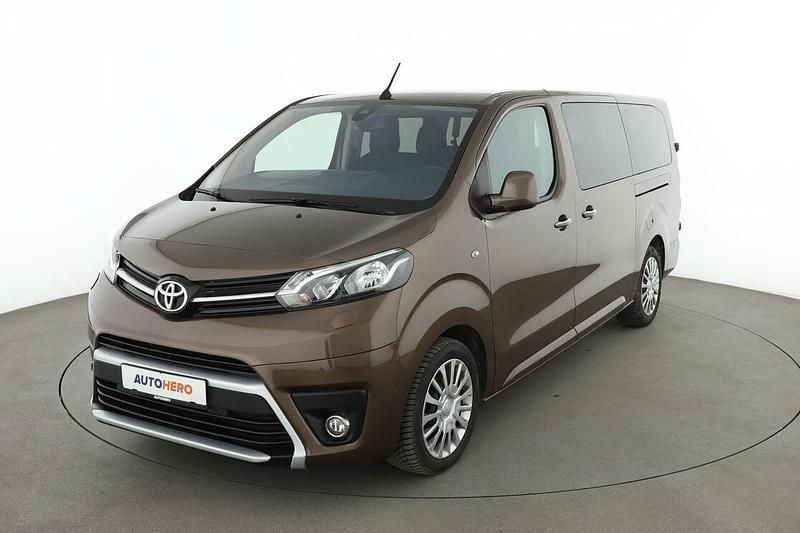 Braun Gebraucht 2021 Toyota Proace Verso Team Kombi | 32.090 € (Superpreis) - Bild 1/3