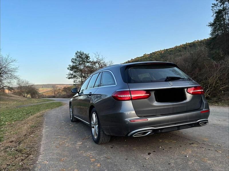 Second-hand Mercedes E200 150 CP (110 kW) 2019 Gri Break
