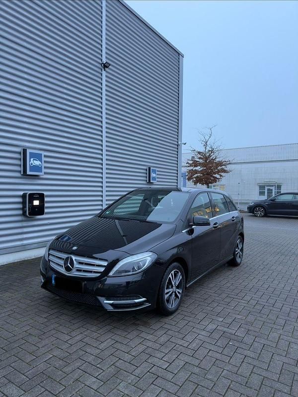 Gebraucht Mercedes B180 109 PS (80 kW) 2014 Schwarz Van / Kleinbus