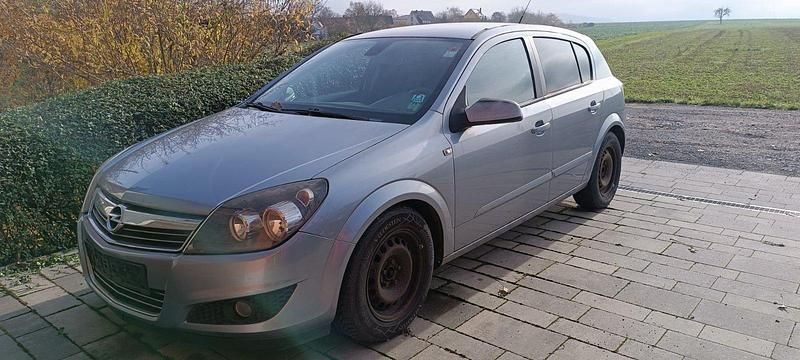 Silber Gebraucht 2008 Opel Astra Limousine | 600 € (Superpreis) - Bild 1/4