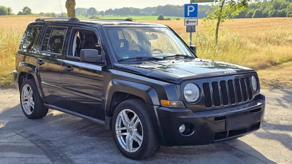 Gebraucht Jeep Patriot Limited 140 PS (102 kW) 2007 Schwarz SUV