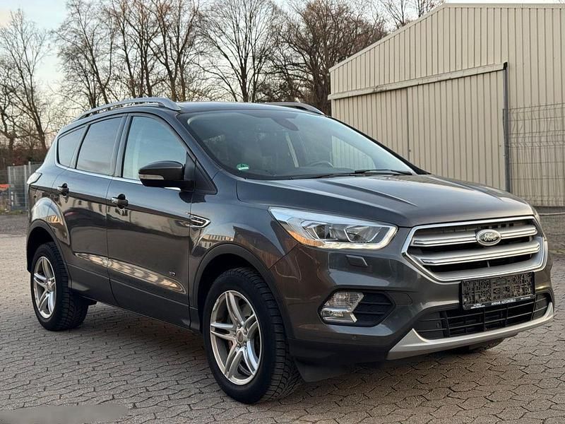 Gebraucht Ford Kuga Titanium 179 PS (131 kW) 2018 Grau SUV