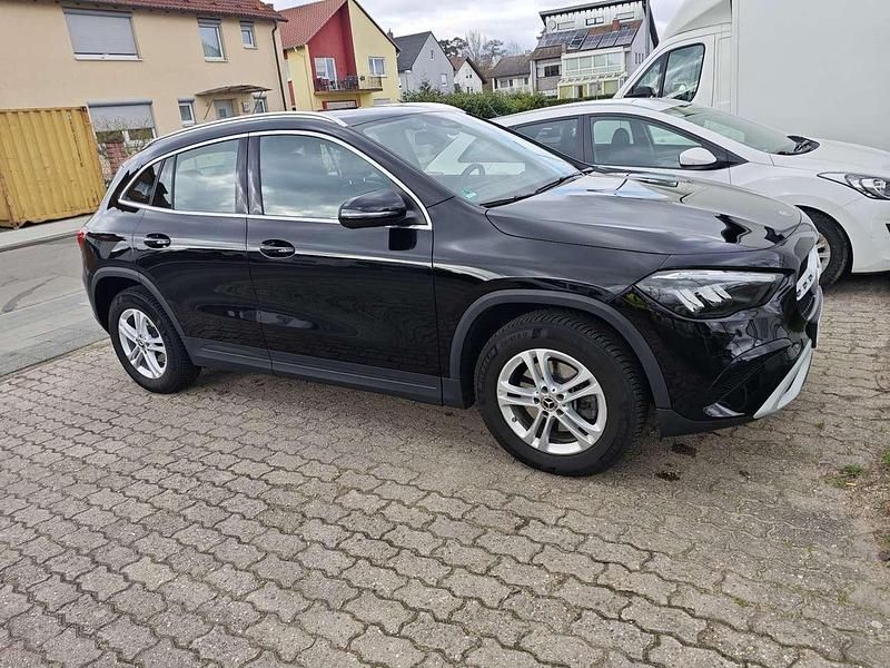 Gebraucht 2024 Mercedes GLA180 SUV | 35.000 € (Fairer Preis) - Bild 1/4