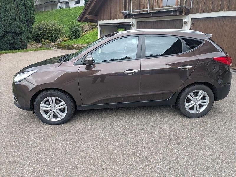 Braun Gebraucht 2010 Hyundai ix35 Premium SUV | 13.000 € (Etwas zu teuer) - Bild 1/4