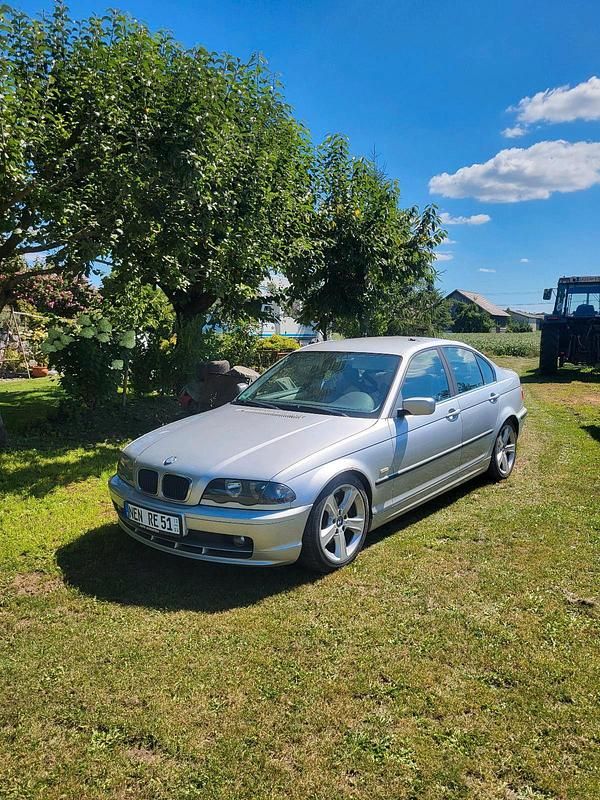 Silber Gebraucht 2000 BMW 323 Limousine | 2.500 € (Fairer Preis) - Bild 1/4