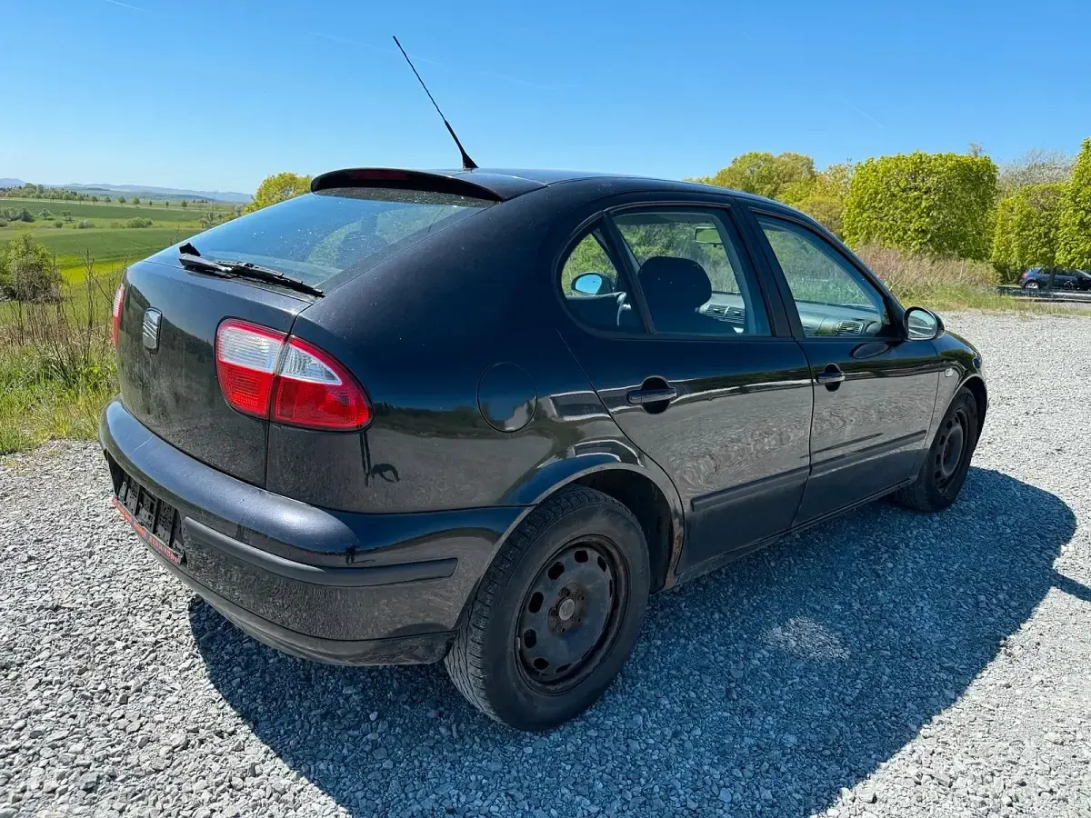 Second-hand Seat Leon 77 CP (56 kW) 2004 Negru Hatchback