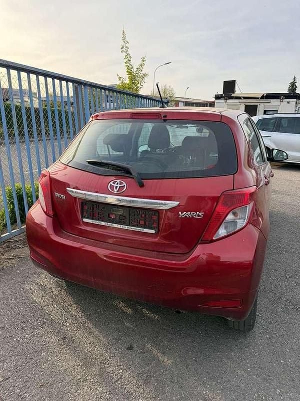 Gebraucht Toyota Yaris Life 69 PS (50 kW) 2012 Red mica metallic Kleinwagen
