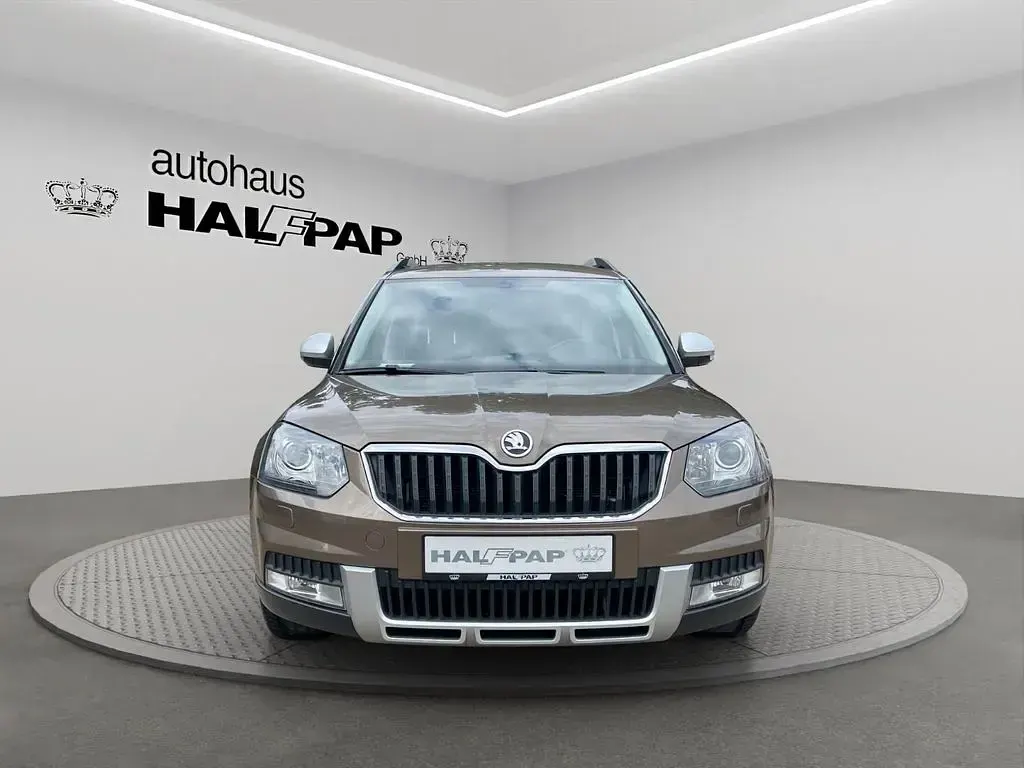 Gebraucht Skoda Yeti Adventure 122 PS (89 kW) 2015 Braun SUV