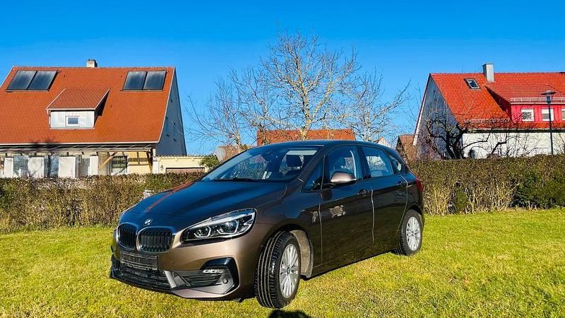 Beige Gebraucht 2020 BMW 220 Active Tourer Van / Kleinbus | 24.500 € (Fairer Preis) - Bild 1/4