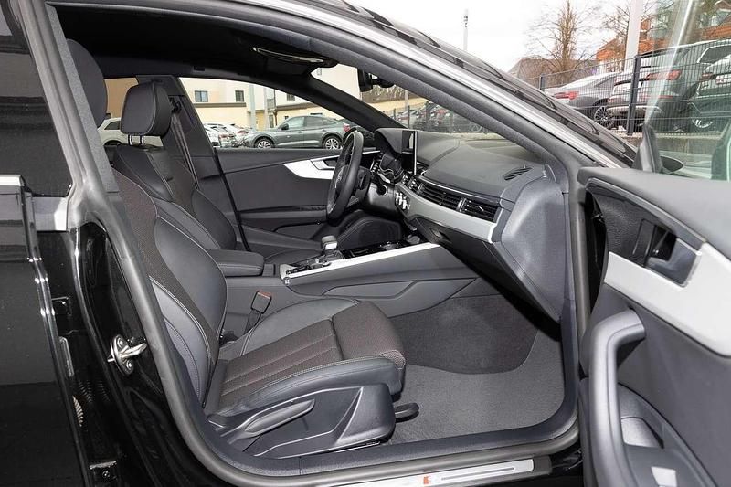 Gebraucht Audi A5 Sportback S-Line 163 PS (119 kW) 2023 Mythosschwarz metallic Kleinwagen