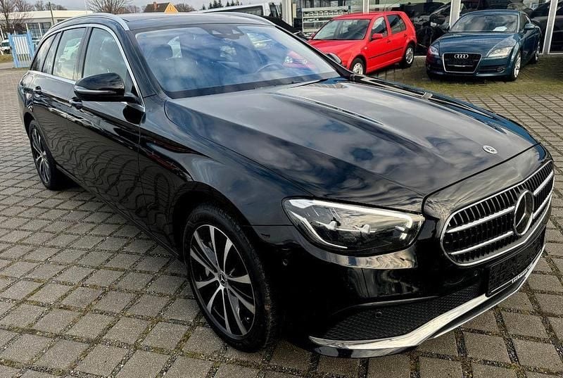 Ung. schwarz unilack Gebraucht 2021 Mercedes E300 Kombi | 28.500 € (Fairer Preis) - Bild 1/4