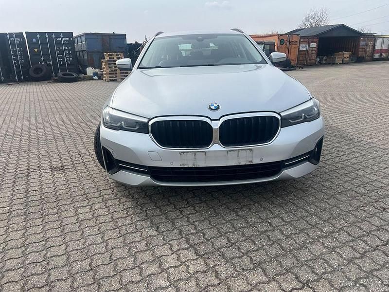 Gebraucht BMW 530 Performance 286 PS (210 kW) 2021 Silber Kombi