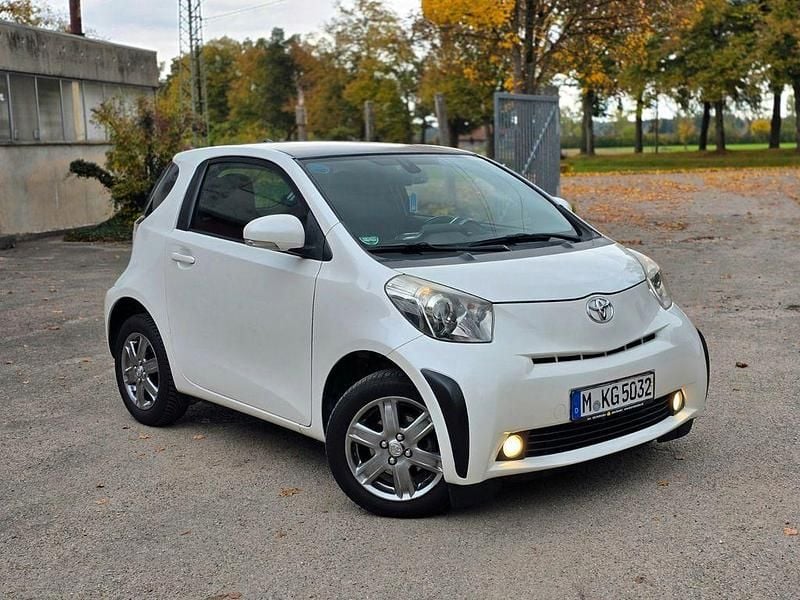 Weiß Gebraucht 2009 Toyota iQ Kleinwagen | 6.200 € (Fairer Preis) - Bild 1/4