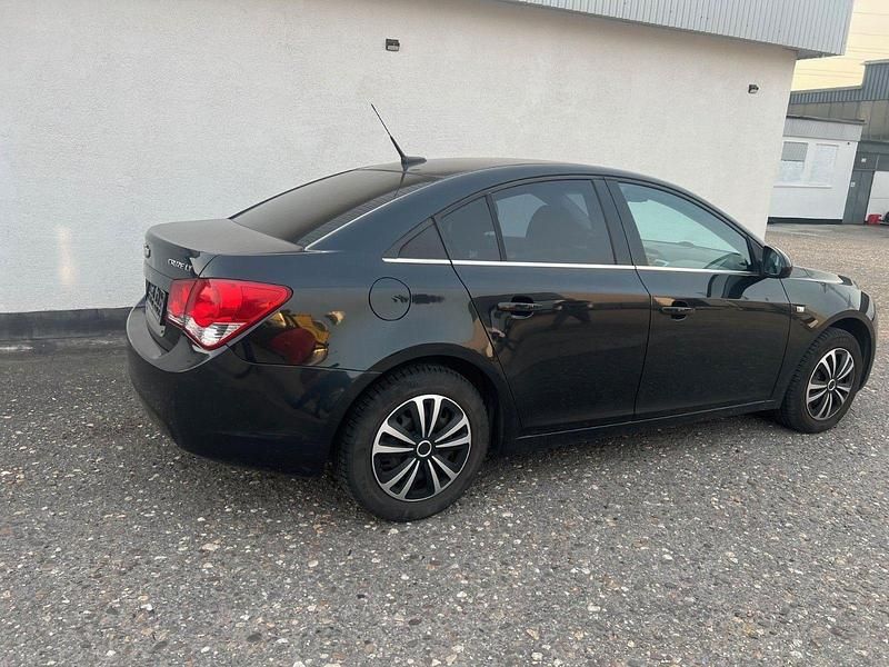 Gebraucht Chevrolet Cruze 141 PS (103 kW) 2010 Schwarz Limousine