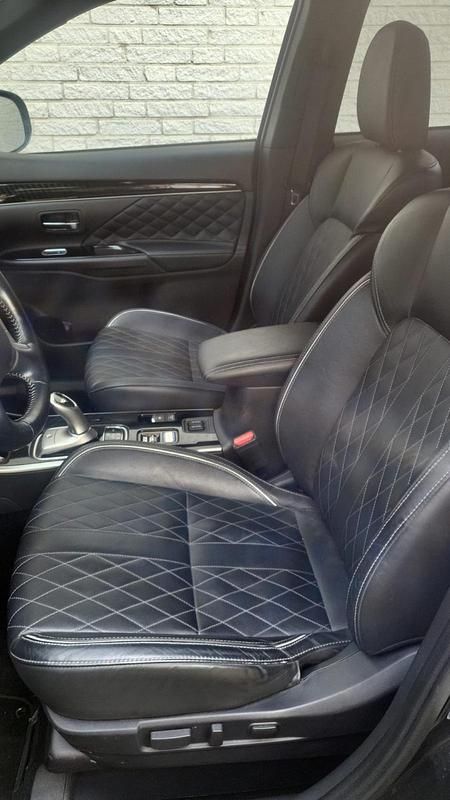 Schwarz Gebraucht 2020 Mitsubishi Outlander P-HEV Kombi | 19.000 € (Guter Preis) - Bild 1/4