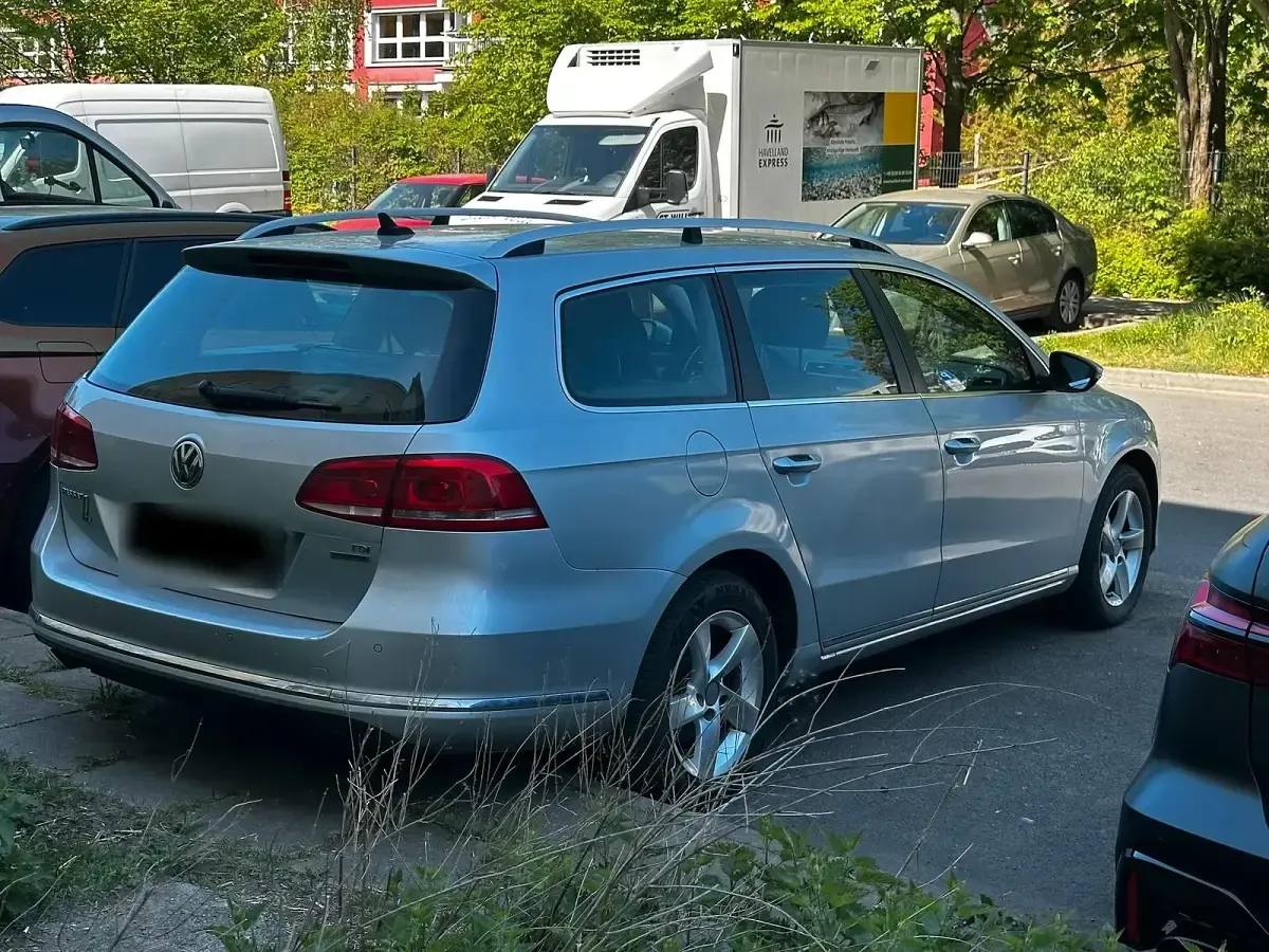 Usata VW Passat 105 CV (77 kW) 2012 Argento Station wagon