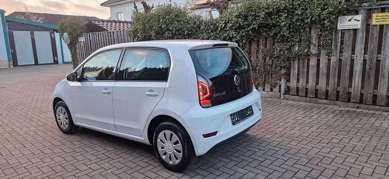 Second-hand VW up! 68 CP (50 kW) 2022 Alb Hatchback