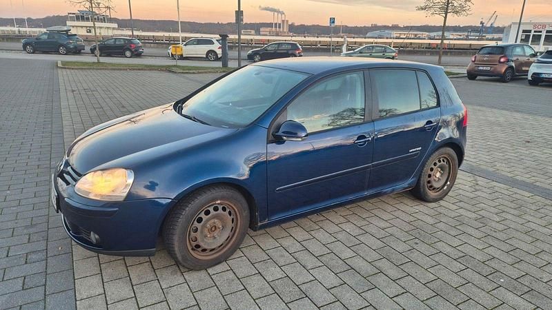 Blau Gebraucht 2008 VW Golf United Limousine | 900 € (Superpreis) - Bild 1/4