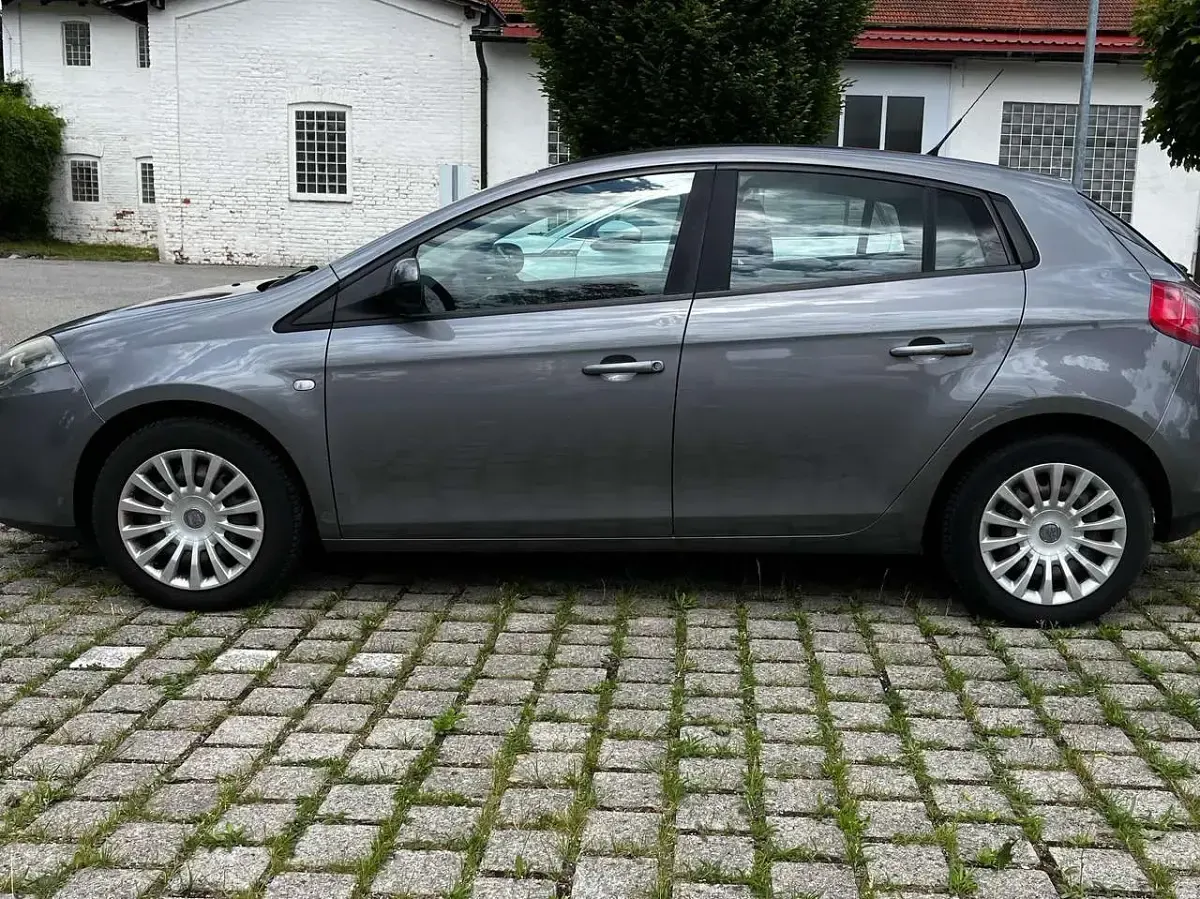 Gebraucht Fiat Bravo 90 PS (66 kW) 2011 Grau Kleinwagen