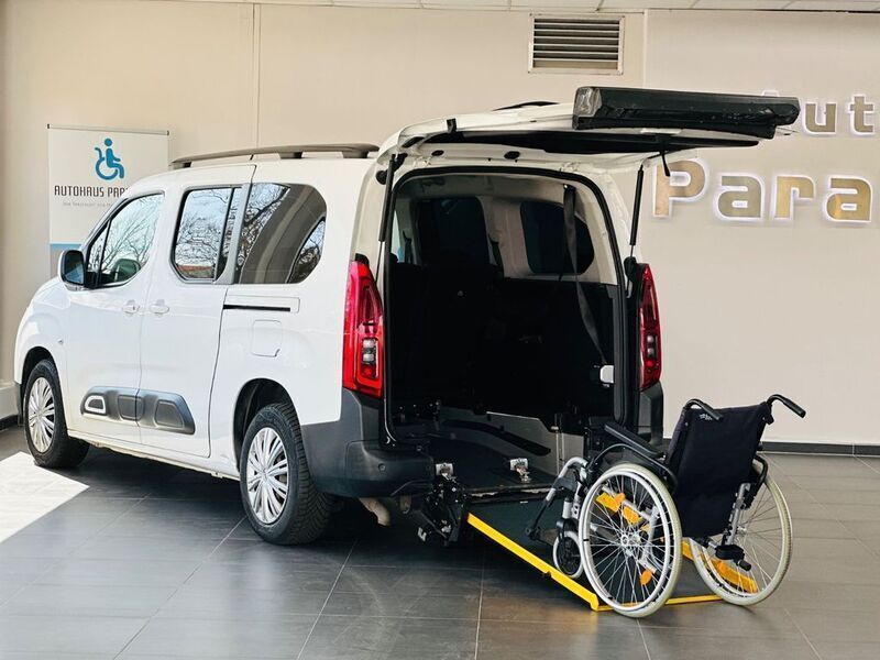 Weiß Gebraucht 2019 Citroën Berlingo Feel Van / Kleinbus | 16.950 € - Bild 1/4