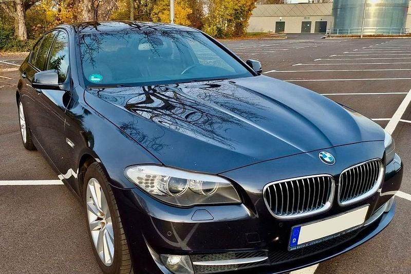 Grau Gebraucht 2010 BMW 520 Sport Line Limousine | 9.700 € (Fairer Preis) - Bild 1/4