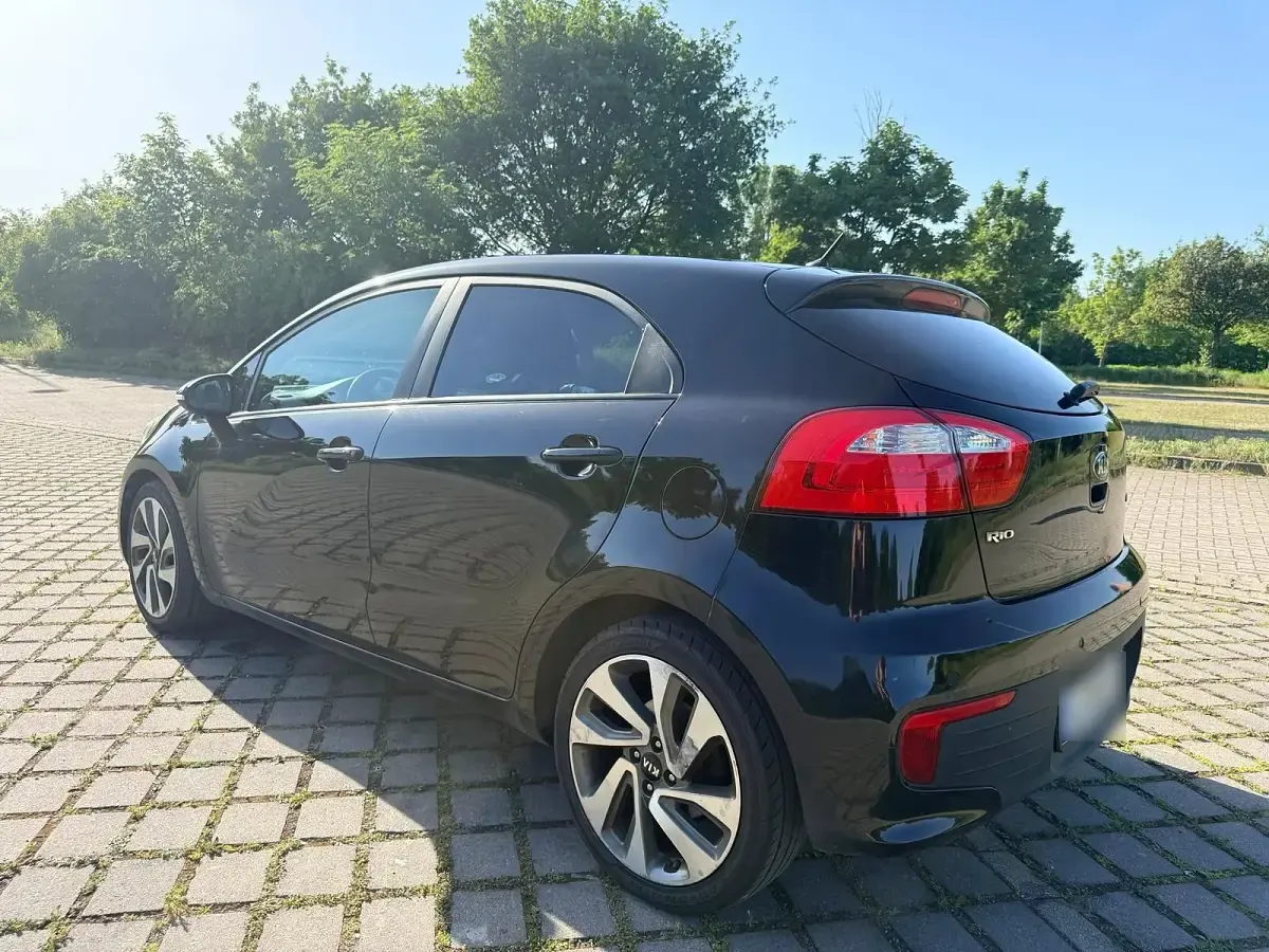 Gebraucht Kia Rio 90 PS (66 kW) 2015 Kleinwagen