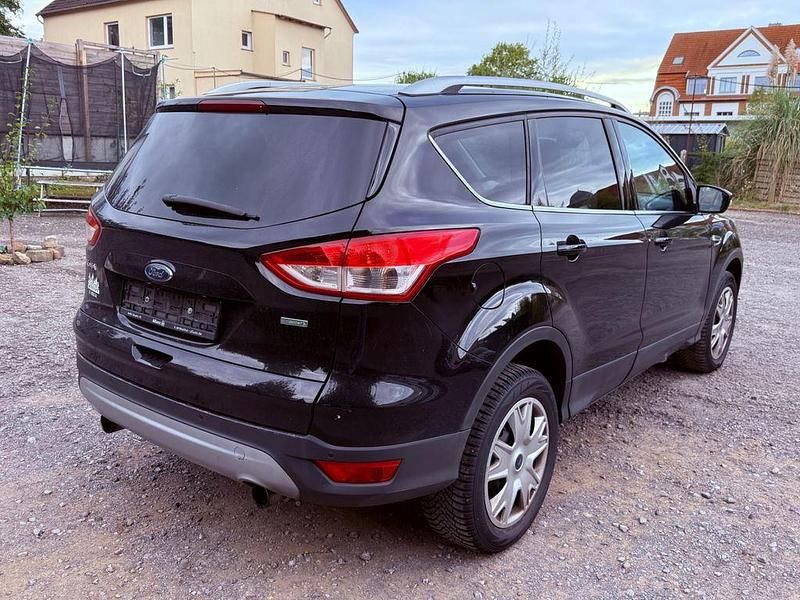 Gebraucht Ford Kuga Trend 150 PS (110 kW) 2016 Schwarz SUV