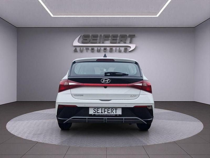 Gebraucht Hyundai i20 79 PS (58 kW) 2025 Atlas white / sol Limousine