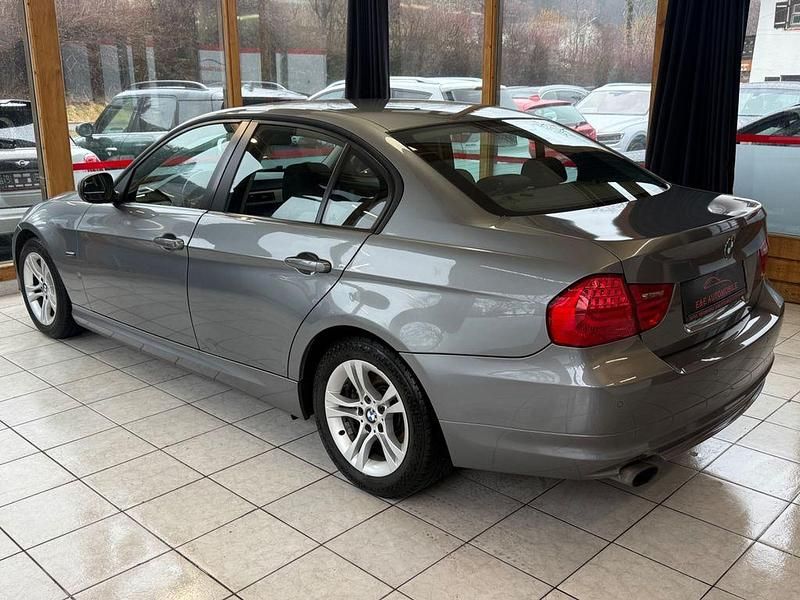 Gebraucht BMW 320 Comfort Edition 170 PS (125 kW) 2009 Grau Limousine