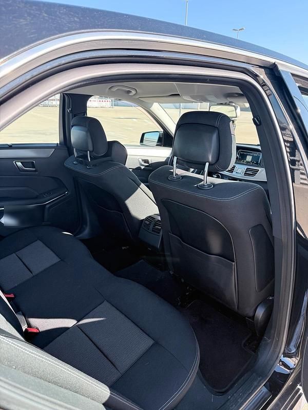 Gebraucht Mercedes E220 170 PS (125 kW) 2014 Schwarz Limousine