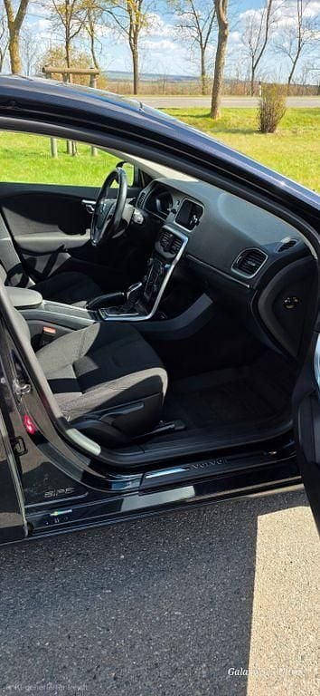 Gebraucht Volvo V40 You! 150 PS (110 kW) 2013 Schwarz Limousine