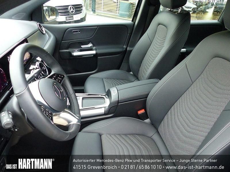 Gebraucht Mercedes B200 Progressive 163 PS (119 kW) 2024 Schwarz Van / Kleinbus