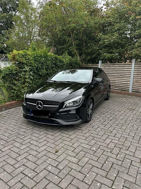 Schwarz Gebraucht 2018 Mercedes CLA220 Shooting Brake Kombi | 16.400 € (Fairer Preis) - Bild 1/4